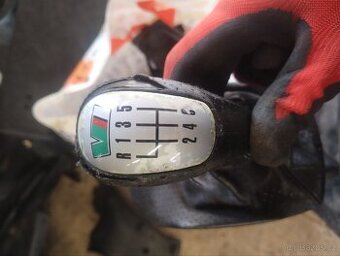 Škoda Fabia RS řadící páka