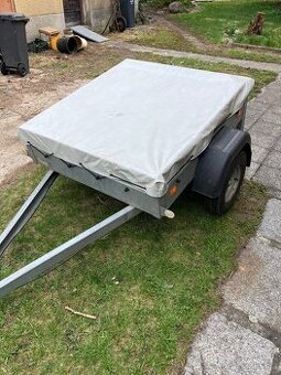 Malý lehký přívěsný vozík Maro s plachtou