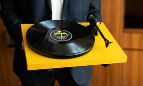 Pro-Ject Debut Carbon Evo + 2M BLUE - Satin Golden Yellow - 1