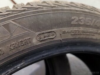 235/45 R18