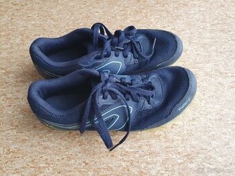Tretry na atletiku Kalenji Decathlon v. 37, stélka 23,5 cm