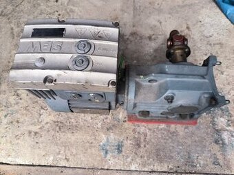 Elektromotor s převodovkou