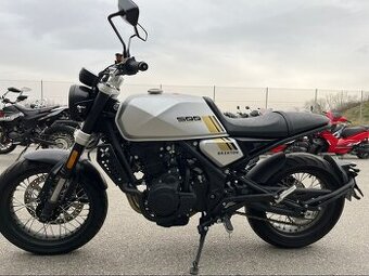 Brixton 500, najeto 1100km,zánovní, bez TP