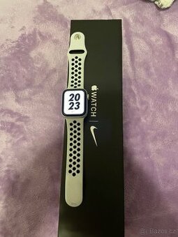 Apple Watch Nike Series 6 GPS 40mm stříbrné s Nike řemínkem