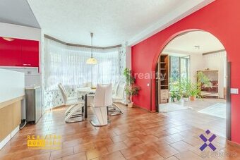 Prodej rodinného domu 6+1 328 m2, pozemek 528 m2  - Uherské 