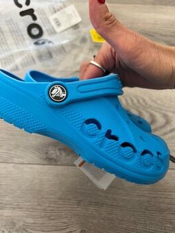 Nove crocs j1
