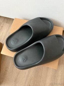 Nové Yeezy Slide Onyx - vel. 42