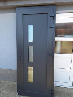 Prodám nové plastové dveře 984x 2290