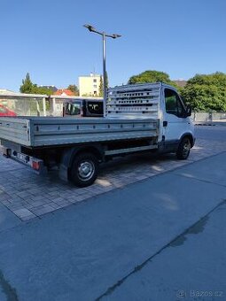 Nákladní vůz Renault master valník