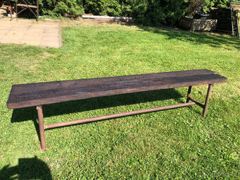 Zahradní dřevěná lavice.Kovová konstrukce.Pevné fošny lazura
