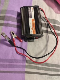 Měnič napětí solight.