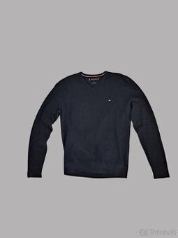 Černý svetr značky Tommy Hilfiger