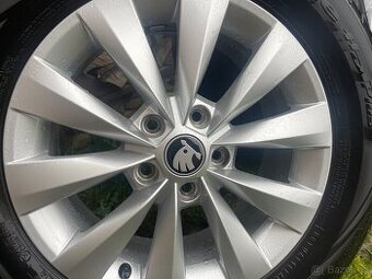 Pěkná kompletní vyvážená sada kol 5x112, et 43, Škoda