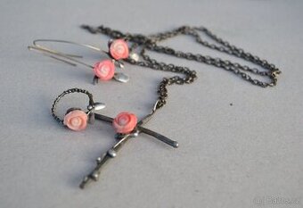 Souprava originálních šperků s korály