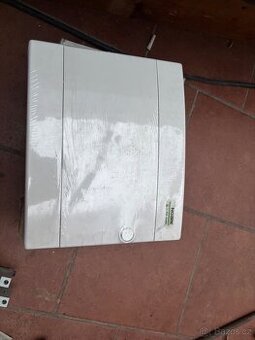 Rozvaděč,kabely,jističe,vypínače ,zásuvky NOVÉ