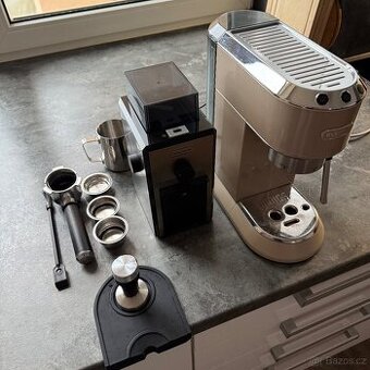 Pákový kávovar De’Longhi Arte + mlýnek De’Longhi – kompletní