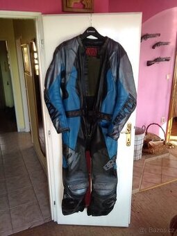 Kombinéza na motorku