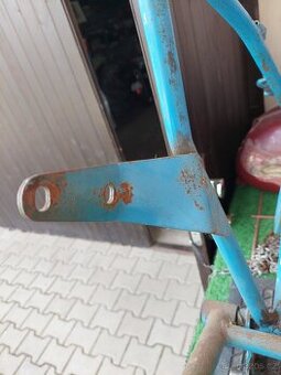 Jawa 90 drzak vyfuku, tahlo zadni brzdy