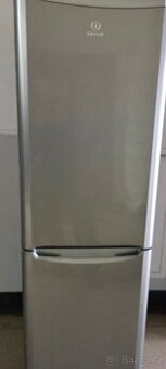 Lednice s mrazakem Indesit