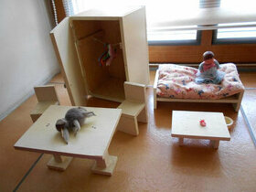 KRÁSNÝ STAROŽITNÝ NÁBYTEK Z PŮDY+PANENKA + DOPLŇKY