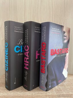 Série knih 365dní a Božský (Cizinec, Hráč, Bastard)