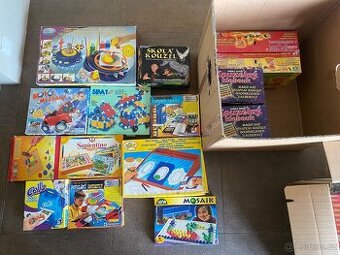 Mix hraček v různých stavech za symbolickou částku