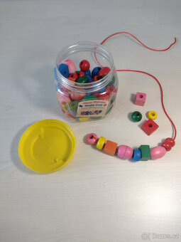 Dřevěné navlékací korálky