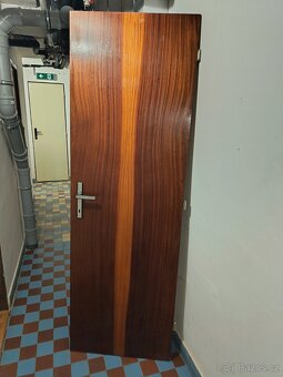 Prodám dveře interiérové - mahagon