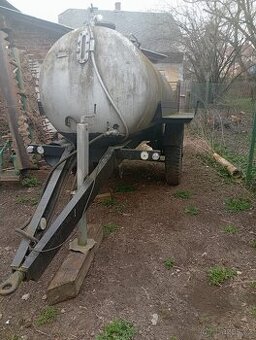 Felkál cisterna 2500l