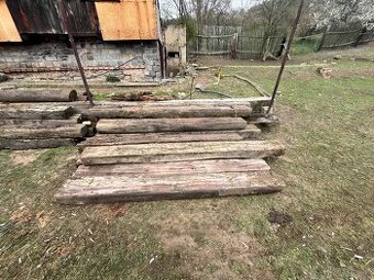 Dřevěné pražce za odvoz