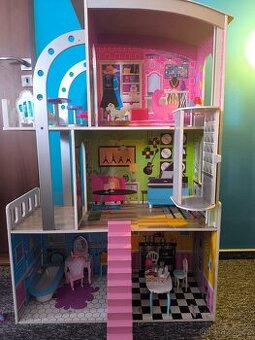 Domeček pro Barbie s výbavou