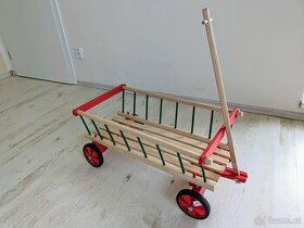 Dřevěný vozík pro děti