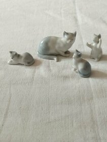 Porcelánova figurka kočka s koťaty