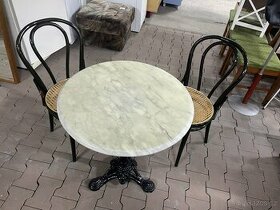 litinový stůl S mramorovou deskou + 2 thonet/ton židle