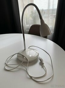 Stolní lampa bílá