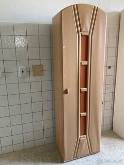 Skříňka od předsíňové stěny