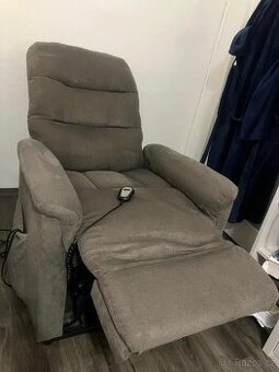 Křeslo s elektrickým polohováním