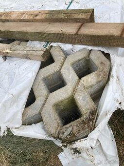 Zatravňovací dlažba 80 přírodní 45 x 30 x 8 cm