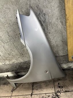 Fiat punto 2 do roku 2003 lévý přední blatník stribrný