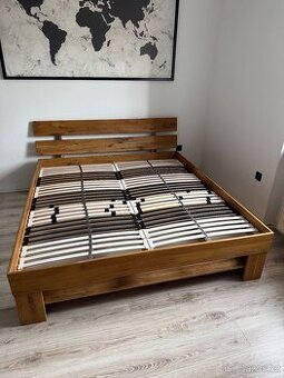 Masivní dubová postel 180×200 cm se šuplíky a rošty