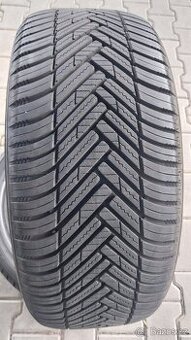 Prodám 2 x celoroční pneu Hankook 225/40/19