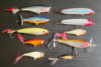 10 hladinových woblerů značek Rapala a River2Sea