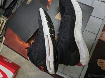 Under Armour HOVR vel .EU 45 UK 10 US 11 cm 29 stav 8/10 , s