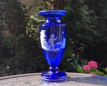 Retro váza z kobaltového skla - Chlapec a vlaštovka