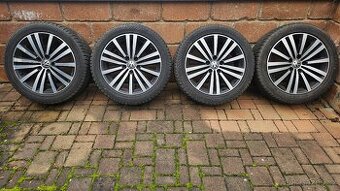 Original VW ALU disky 17″ + zimní pneu Nokian - super stav