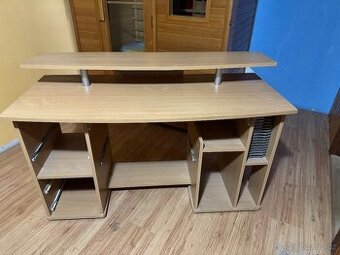 Kancelářský stůl