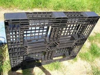 Palety plastové , plastová paleta ke všemu u domu