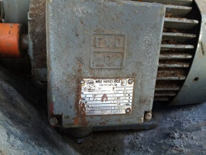 Elektromotor 3 kW 945 ot patkový