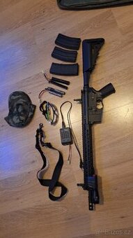 Airsoftová zbraň M4, celokov, černá CYMA + vybavení