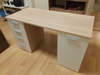 Pracovní stůl
